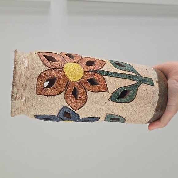 Vintage Decorative clay flower vase - Picture 3 of 9